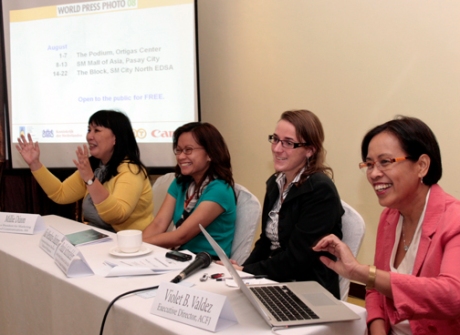 Violet B. Valdez, executive director of the Konrad Adenauer Asian Center for Journalism at the Ateneo de Manila University; Paula J. Schindeler, second secretary for Economic and Cultural Affairs of the Embassy of the Kingdom of the Netherlands; Jika Mendoza-Dalupan, corporate relations director of Unilever Philippines; and, Millie F. Dizon, vice president for marketing and communication of SM Supermalls. photograph by Jimmy Domingo